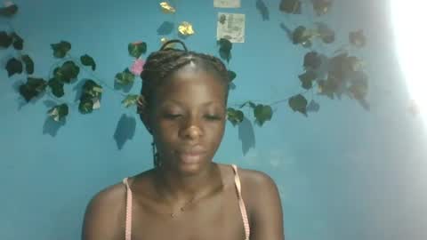 Snapshot of honey_bug2 chatting on 10/27/25, 04:16 Queen online show from 10/27/25, 04:16