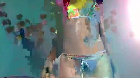 Snapshot of honey_bug2 chatting on 11/09/25, 01:37 Queen online show from 11/09/25, 01:37