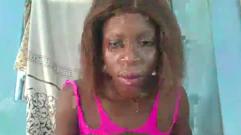 Snapshot of honey_bug2 chatting on 04/04/26, 02:36 Queen online show from 04/04/26, 02:36