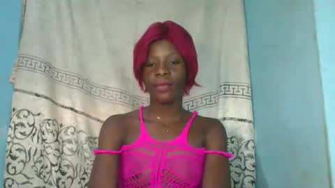 Snapshot of honey_bug2 chatting on 04/05/26, 07:49 Queen online show from 04/05/26, 07:49