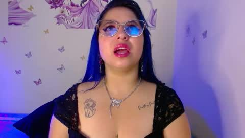 Snapshot of honey_buns_1 chatting on 10/01/25, 11:27 mimi online show from 10/01/25, 11:27