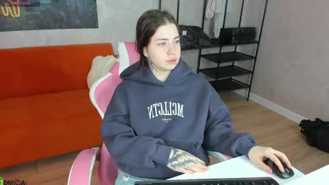 Snapshot of honey_cherrry chatting on 04/19/26, 03:50 Honey online show from 04/19/26, 03:50