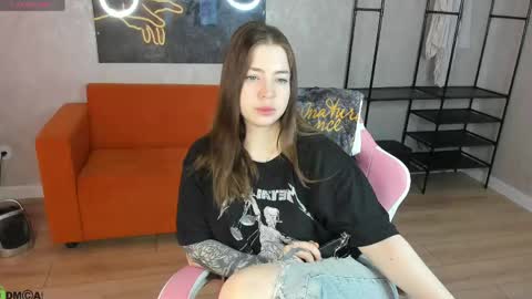 Snapshot of honey_cherrry chatting on 04/20/26, 01:30 Honey online show from 04/20/26, 01:30