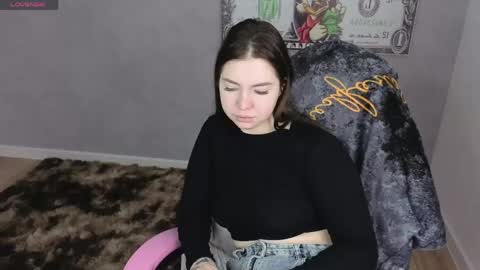 Snapshot of honey_cherrry chatting on 04/23/26, 01:18 Honey online show from 04/23/26, 01:18