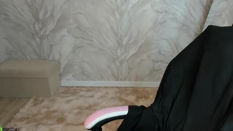 Snapshot of honey_cherrry chatting on 04/26/26, 01:47 Honey online show from 04/26/26, 01:47