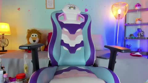 Snapshot of honey_fox01 chatting on 12/29/24, 09:20 HONEY online show from 12/29/24, 09:20