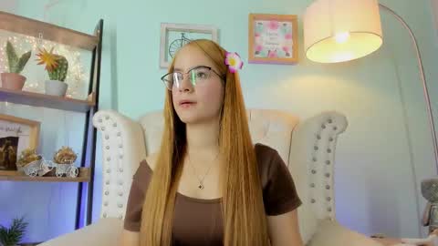 Snapshot of honey_fox01 chatting on 02/17/26, 12:40 HONEY online show from 02/17/26, 12:40