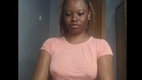 Snapshot of honey_juicydoll chatting on 06/12/26, 06:56 Sonia online show from 06/12/26, 06:56