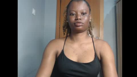 Snapshot of honey_juicydoll chatting on 06/13/26, 07:28 Sonia online show from 06/13/26, 07:28