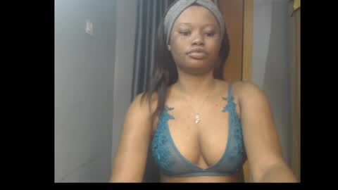 Snapshot of honey_juicydoll chatting on 07/16/26, 07:25 Sonia online show from 07/16/26, 07:25