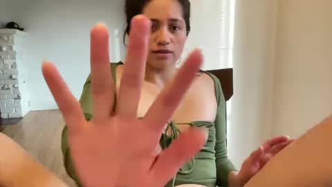 Snapshot of honey_laila chatting on 02/28/25, 12:54 honey_laila online show from 02/28/25, 12:54