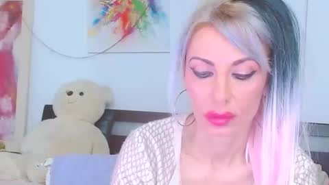 Snapshot of honey_lara chatting on 03/15/26, 08:26 honey_lara online show from 03/15/26, 08:26
