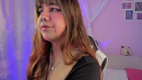 Snapshot of honey_m0on chatting on 04/11/26, 06:45 Milenka online show from 04/11/26, 06:45