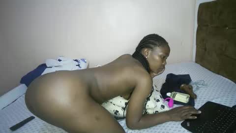 Snapshot of honey_nubia0 chatting on 11/27/25, 10:12 honey_nubia0 online show from 11/27/25, 10:12