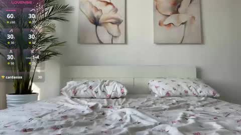 Mia online show from 03/26/26, 02:06