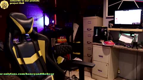 Honey and Bear online show from 12/21/24, 04:30