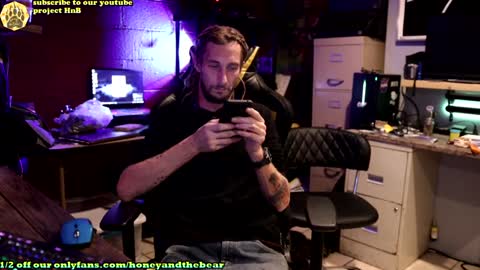 Honey and Bear online show from 01/01/25, 03:45