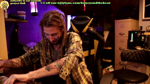 Honey and Bear online show from 01/10/25, 06:09