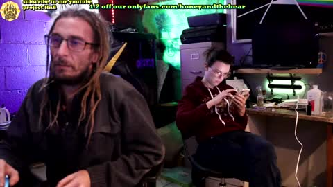 Honey and Bear online show from 01/15/25, 01:52