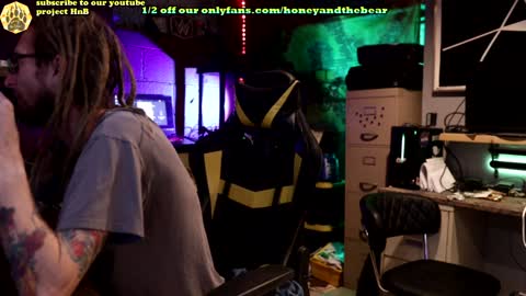 Honey and Bear online show from 01/20/25, 02:53