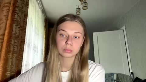 Snapshot of honeyaskren chatting on 05/31/26, 10:00 Klara online show from 05/31/26, 10:00