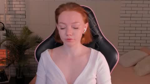 honeyautumn online show from 12/17/24, 10:43