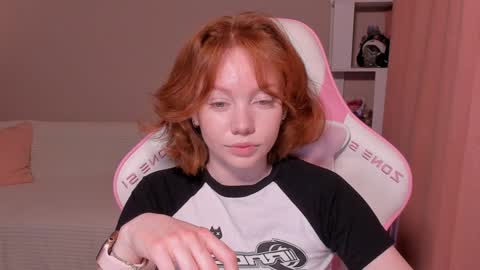 honeyautumn online show from 02/06/25, 12:22