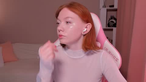 honeyautumn online show from 02/21/25, 12:38