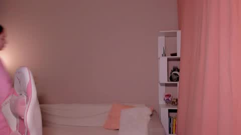 honeyautumn online show from 02/23/25, 12:08