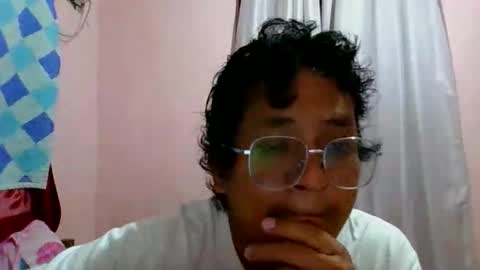 Snapshot of honeybee_xq chatting on 05/16/26, 04:28 Honeybee online show from 05/16/26, 04:28