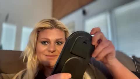 Snapshot of honeybuhnny chatting on 03/02/26, 01:08 honeybuhnny online show from 03/02/26, 01:08