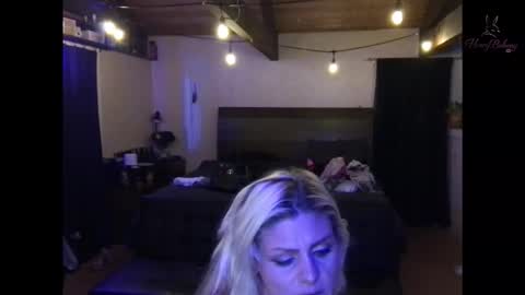 honeybuhnny online show from 04/01/26, 06:58