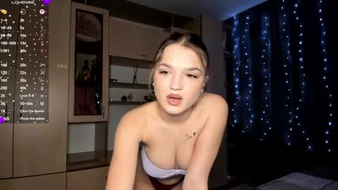 Snapshot of honeybunnyyy_ chatting on 04/26/26, 07:11 HoneyBunny online show from 04/26/26, 07:11