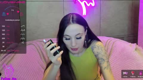 Snapshot of honeybuns_lizzy chatting on 04/19/26, 06:10 Lizzy online show from 04/19/26, 06:10