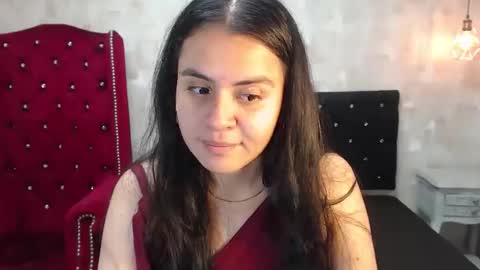 Snapshot of honeybuu_ chatting on 04/29/26, 02:21 Emily online show from 04/29/26, 02:21