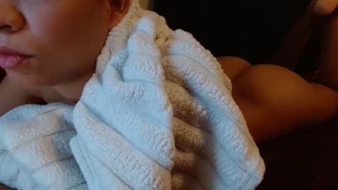 honeygoldenbaddie24 online show from 11/30/25, 07:18