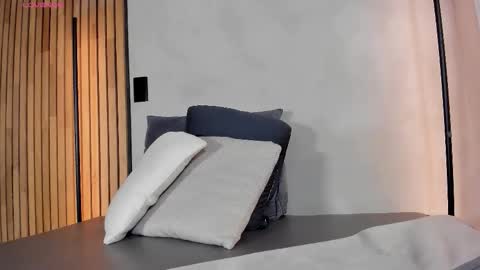 Sofia independent model online show from 01/13/26, 11:48