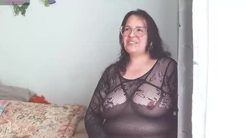 Snapshot of honeyhotpaty chatting on 12/18/24, 08:03 sofia online show from 12/18/24, 08:03