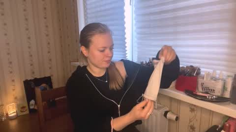 Snapshot of honeyleveston chatting on 03/28/26, 11:43 Hello My name is Lola online show from 03/28/26, 11:43