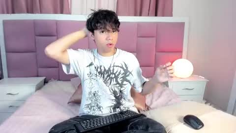 Snapshot of honeymoon_sariel chatting on 05/15/26, 01:29 honeymoon_sariel online show from 05/15/26, 01:29