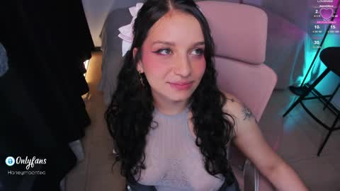 Snapshot of honeymoontea chatting on 05/13/26, 11:44 online show from 05/13/26, 11:44