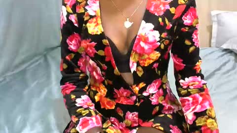 Snapshot of honeypie78 chatting on 10/22/25, 05:08 Becky online show from 10/22/25, 05:08