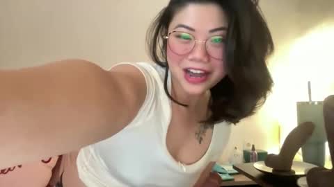 Snapshot of honeysunshineneko chatting on 05/12/26, 03:53 HoneySunshineNeko online show from 05/12/26, 03:53