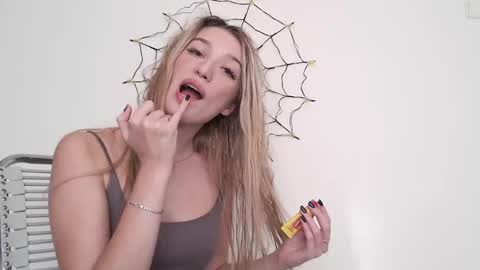 honeyveil online show from 11/05/25, 12:16