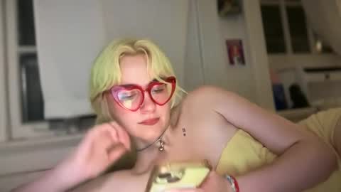 Emi Rose online show from 09/27/25, 05:23