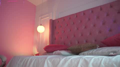 Honey Moon  Help me to reach 100 thumbs up online show from 04/05/26, 07:22