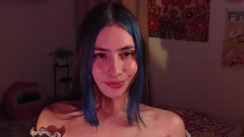 Snapshot of honeyypeaach chatting on 12/19/24, 11:57    online show from 12/19/24, 11:57