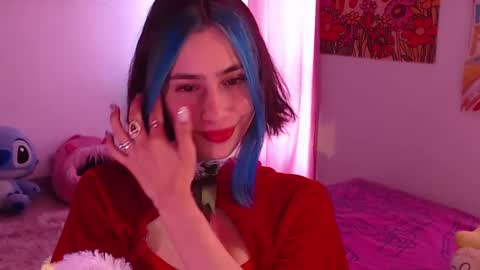 Snapshot of honeyypeaach chatting on 12/23/24, 07:52    online show from 12/23/24, 07:52