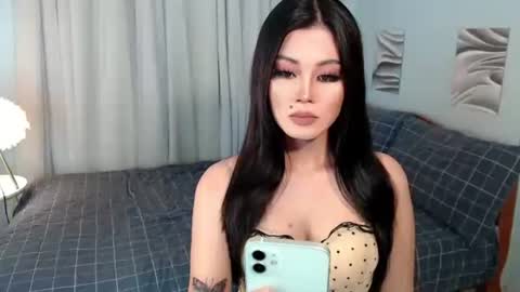 Snapshot of honeyyyolivia chatting on 06/03/26, 01:25 olivia online show from 06/03/26, 01:25