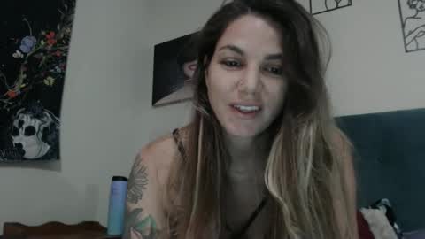 HoodHippy online show from 10/26/25, 05:02